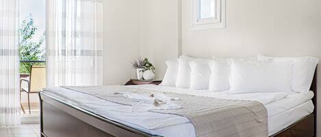 Standard Studio, 1 Bedroom, Garden View, Beachfront | Premium bedding, free WiFi, bed sheets