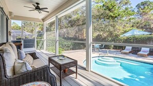A covered outdoor area with a pool, wicker furniture, and a ceiling fan. - L'escapade, Old Seagrove, Near Seaside, Private Heated Pool, Close to Beach (Seagrove Beach)