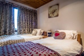 3 عدّة غرف نوم ومكواة/لوح كي وسرير سفر وواي فاي مجانًا