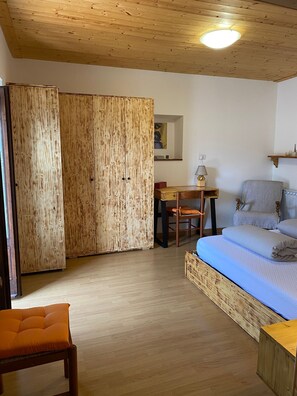 2 bedrooms, desk, iron/ironing board, travel crib