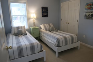 6 bedrooms, iron/ironing board, WiFi (free), bed sheets - Pet Friendly, Views of Ocean & Sound! Heated Pool! (South Nags Head)