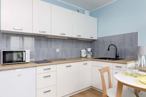 Fridge, microwave, stovetop, coffee/tea maker