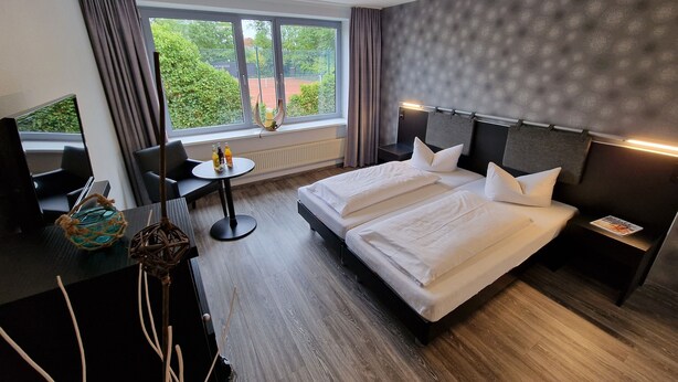 Premium Double Room | Hypo-allergenic bedding available, in-room safe, desk, bed sheets - Nordic Avantage Hotel (Kiel)