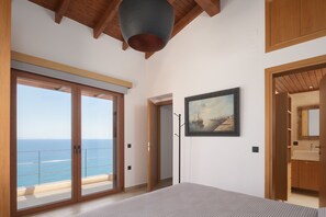 2 bedrooms, iron/ironing board, travel crib, free WiFi - Manificus Villa IV, with Heated Pool (Pantanassa, Heraklion)