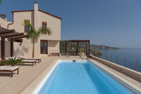 Outdoor pool, a heated pool - Manificus Villa IV, with Heated Pool (Pantanassa, Heraklion)