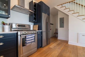 Fridge, oven, dishwasher, coffee/tea maker