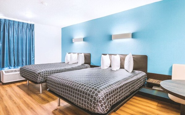 1 Schlafzimmer, Zimmersafe, Schreibtisch, Bügeleisen/Bügelbrett