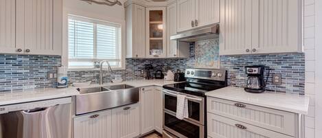 House, Multiple Beds, Balcony (A1SHT-Mako My Dayo) | Private kitchen