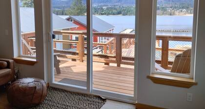 Dockside Cabin - Homer Seaplane Base