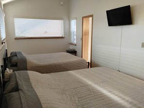 1 habitación, tabla de planchar con plancha, wifi gratis y ropa de cama 