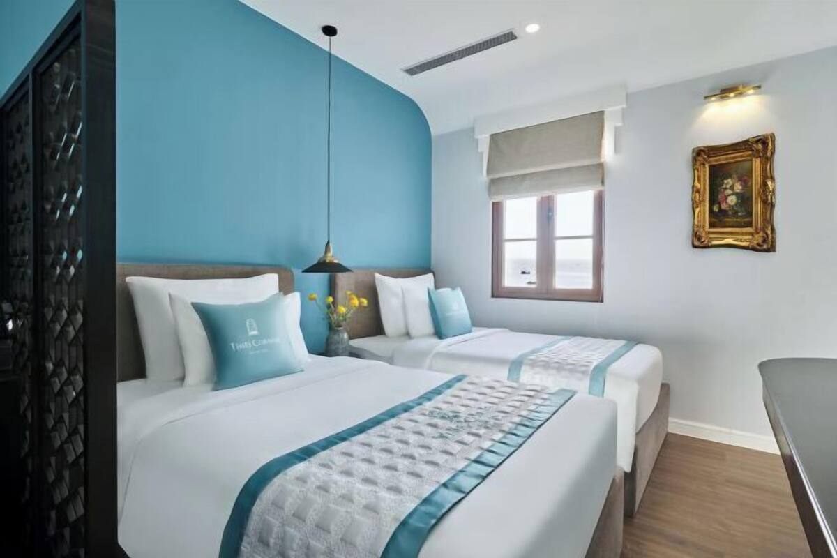 Minibar, in-room safe, blackout curtains, free WiFi