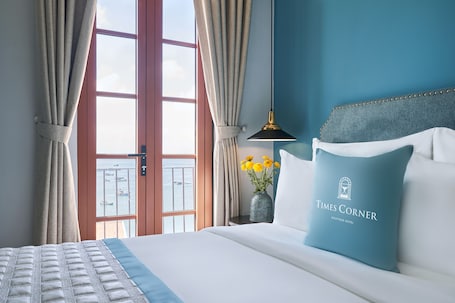Quarto casal premier, vista para o mar | Vista para praia/oceano. Times Corner Sorrento Boutique Hotel