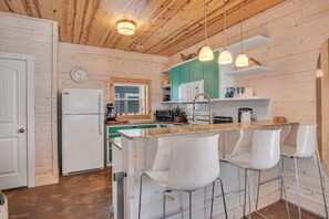 Condo, Multiple Beds, Patio (CM404-Chic Shack) | Private kitchen | Fridge, microwave, oven, stovetop