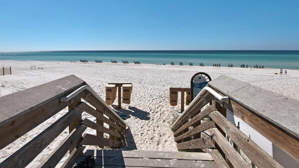 A wooden boardwalk leading to a sandy beach with a clear view of the ocean. - 30A Retreat-Beach Access Nearby-Comm Pools-4 Bikes (Santa Rosa Beach)