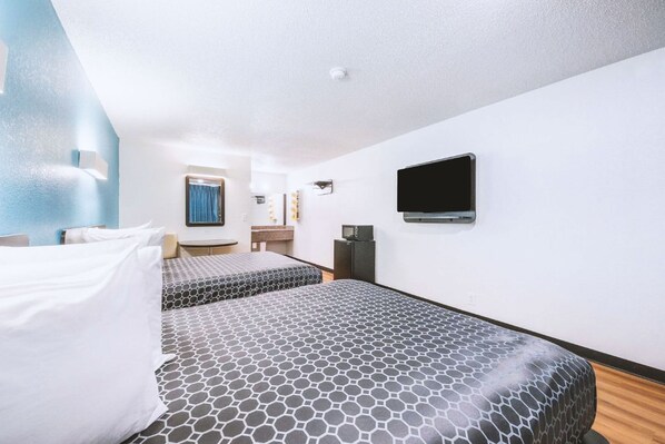 1 Schlafzimmer, Zimmersafe, Schreibtisch, Bügeleisen/Bügelbrett