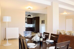 Dining - ELIA KOUNOUPIDIANA (Chania)