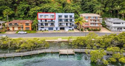 Estuary - Estuary - Chasing water views? TOP floor unit certainly delivers this & more!