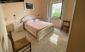 2 Schlafzimmer, Schreibtisch, Bügeleisen/Bügelbrett, kostenloses WLAN