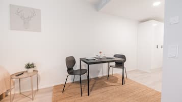 Estudio (For 1) | Servicio de comidas en la habitación