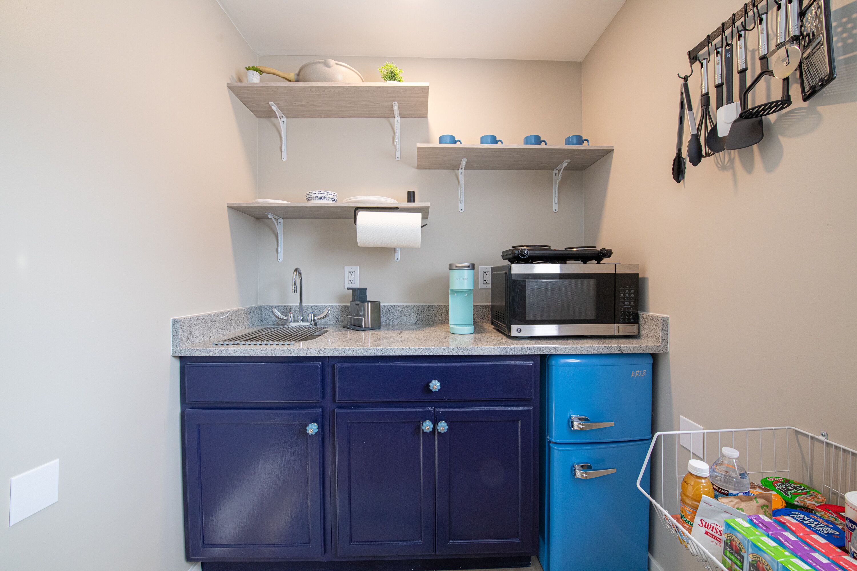 Fridge, microwave, stovetop, coffee/tea maker