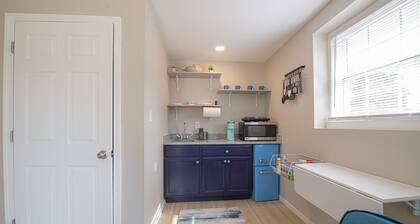 Cozy, contemporary, studio near all things Concord!