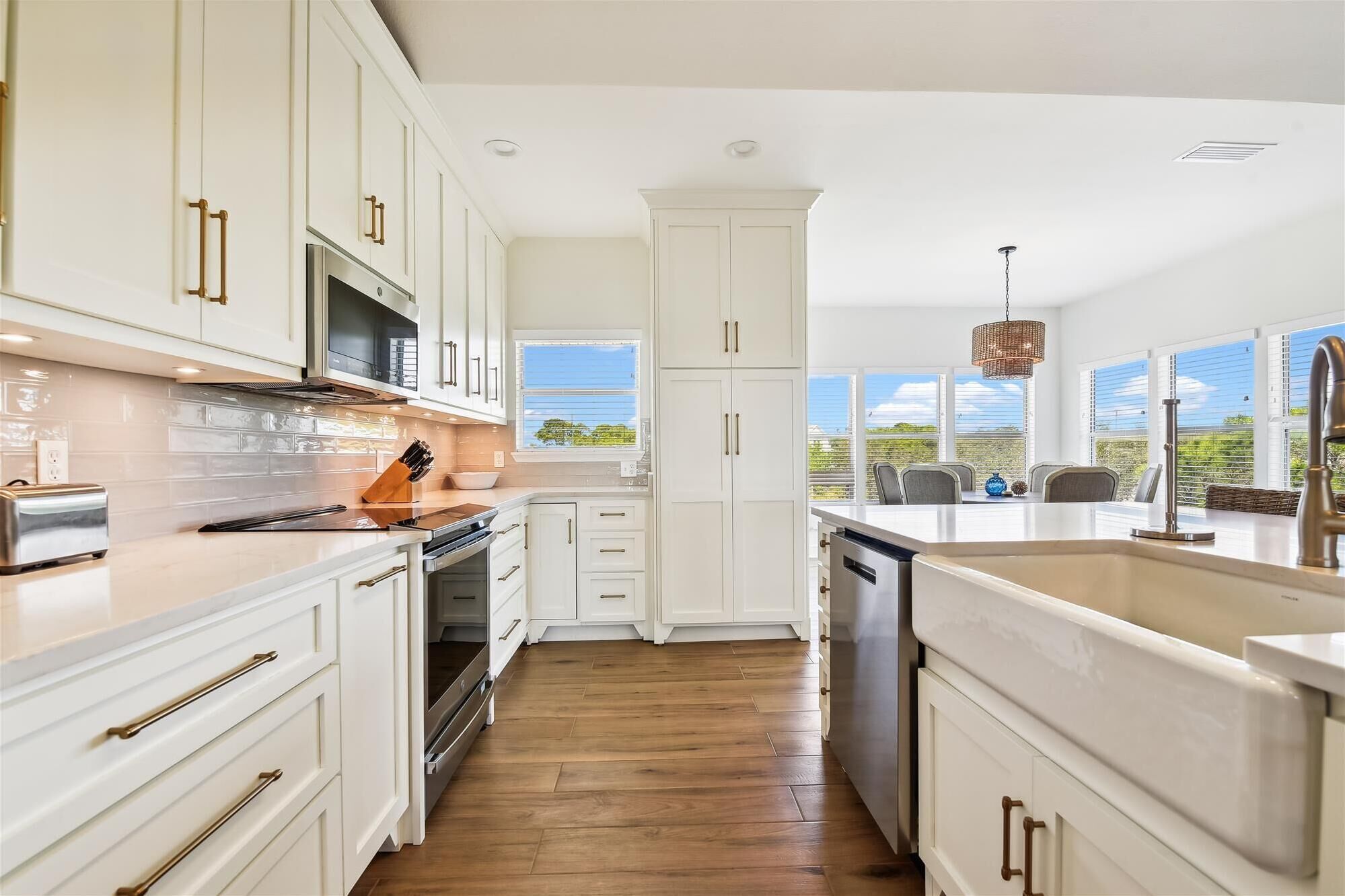 冰箱、微波炉、烤箱、炉灶