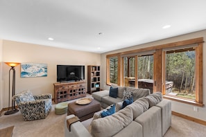 Smart TV, fireplace, books - Half-Mile to Keystone Base Area! Incredible Slope Views, Private Hot Tub (Keystone)