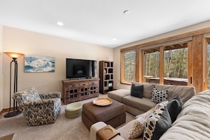 Smart TV, fireplace, books - Half-Mile to Keystone Base Area! Incredible Slope Views, Private Hot Tub (Keystone)
