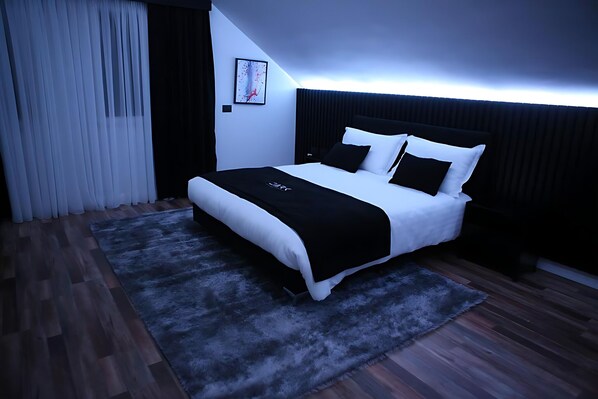 Ropa de cama de alta calidad, minibar y escritorio 