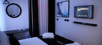 Dark Boutique Hotel