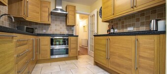 3 Bedroomed Family Home, 15 Minutes Walk to Town