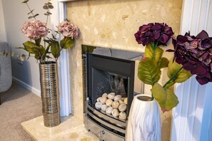 Interior - 3 Bedroomed Family Home, 15 Minutes Walk to Town (Shrewsbury)