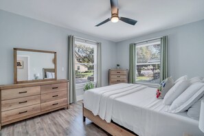 4 bedrooms, desk, iron/ironing board, free WiFi