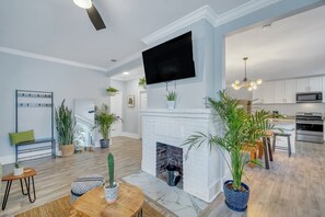 Interior - Casa Botánica W/ Parking, BBQ, Arcade Game, Bikes,Espresso Machine near Downtown (Savannah)