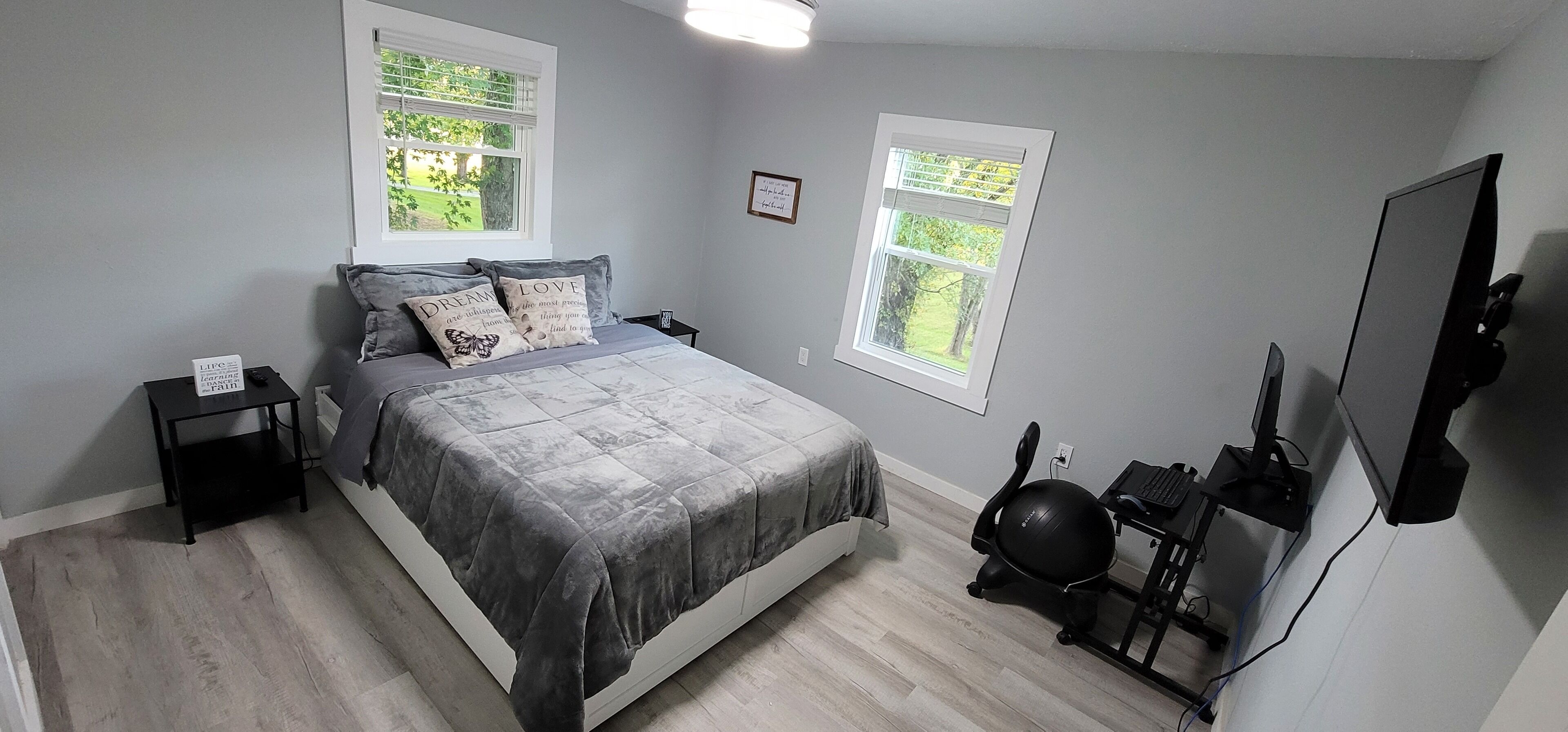 3 bedrooms, desk, iron/ironing board, free WiFi