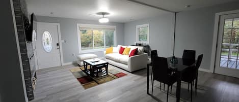 Smart TV, fireplace, computer monitors