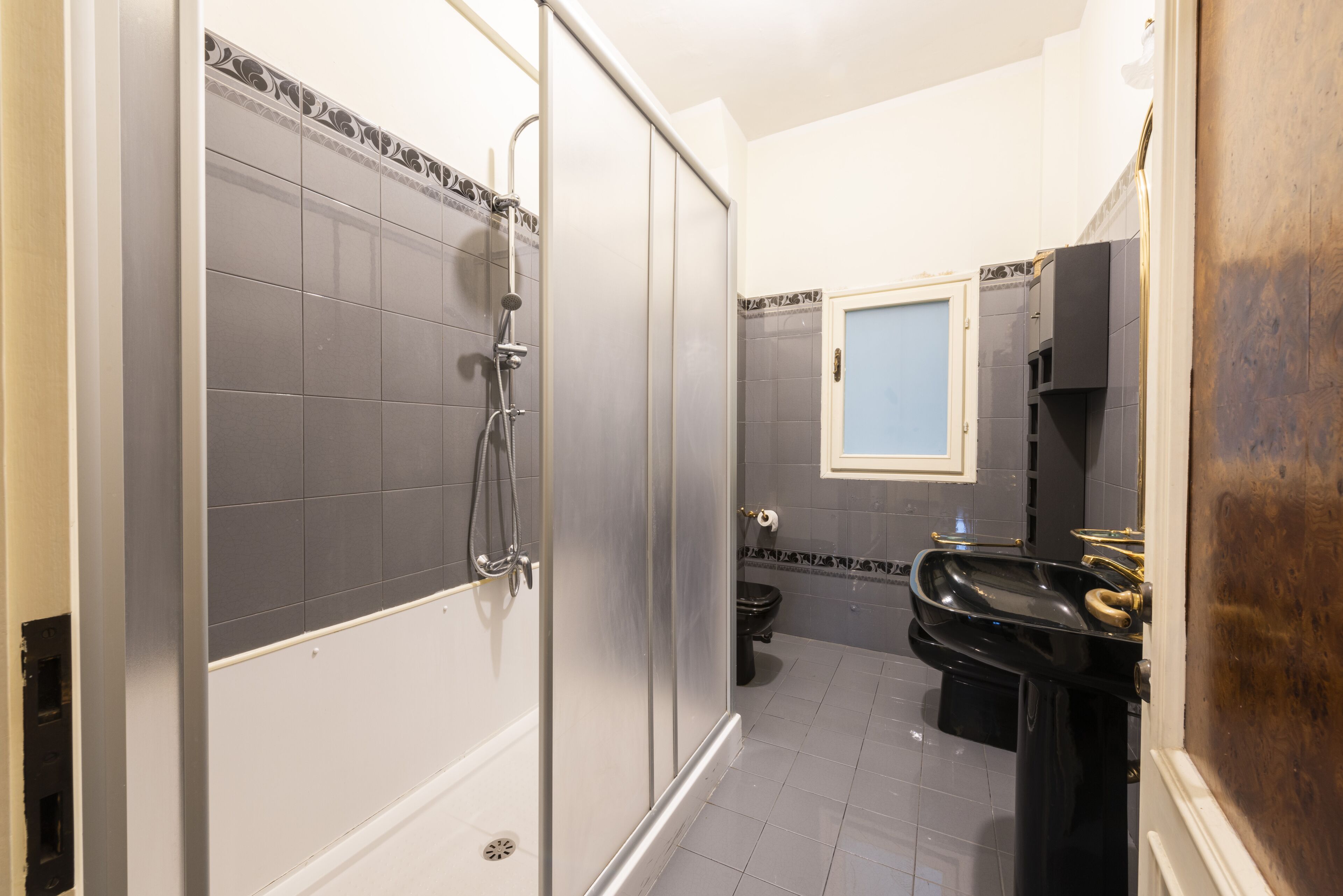 Deluxe-Apartment | Badezimmer | Dusche, kostenlose Toilettenartikel, Haartrockner, Bidet