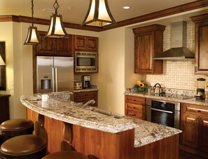 冰箱、微波炉、烤箱、炉灶