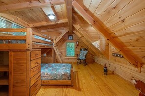 4 bedrooms, iron/ironing board, internet, bed sheets