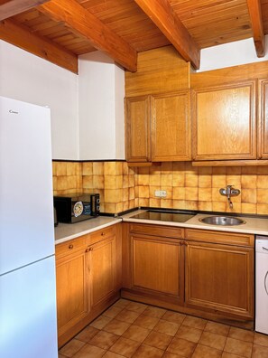 Private kitchen - Spacious duplex with fireplace Isard 2 (Pla de l'Ermita)