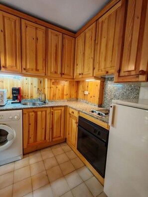 Private kitchen - North facing apartment - Falcó 12 (Pla de l'Ermita)