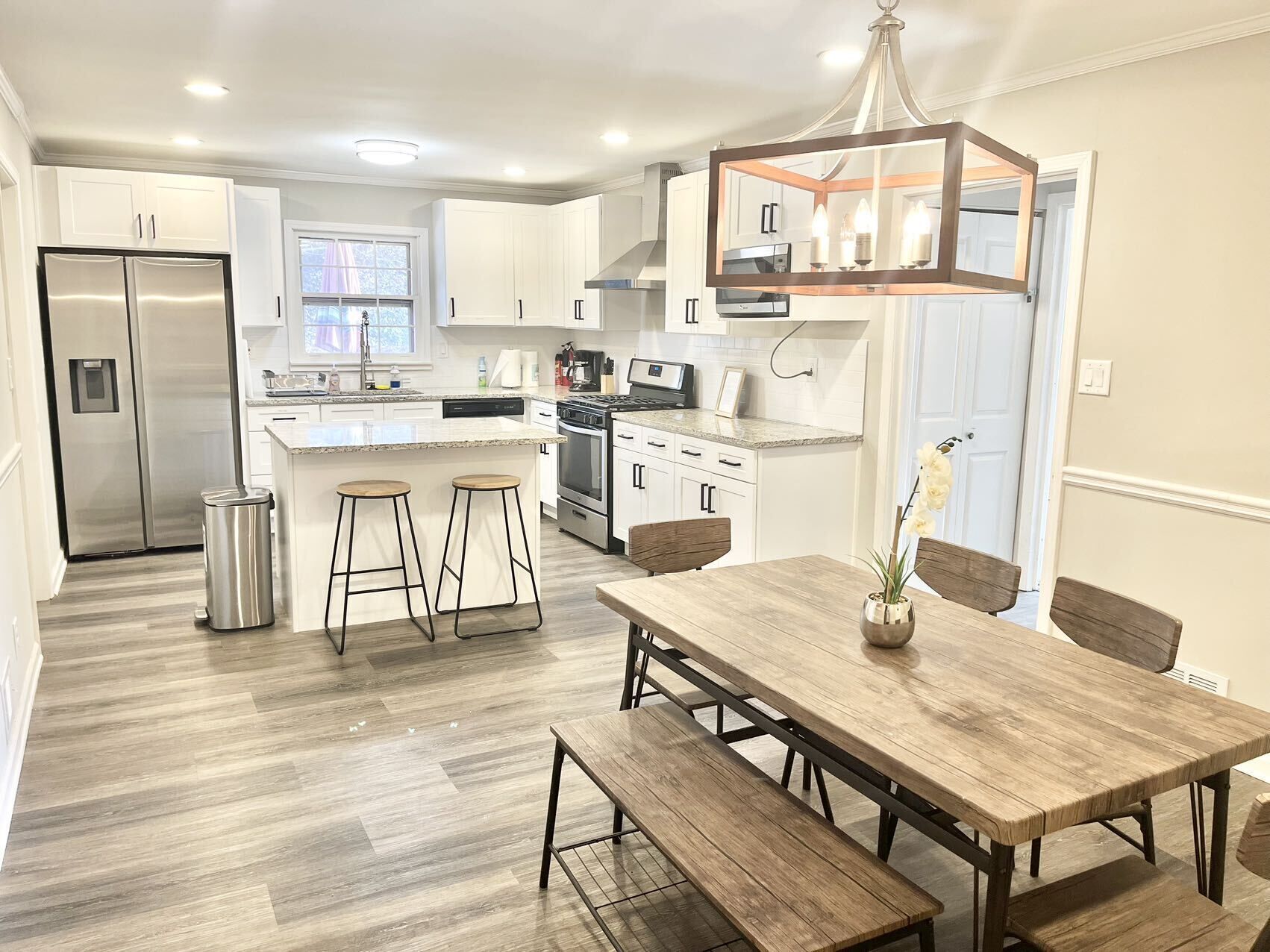 Kylskåp, mikrovågsugn, ugn och spishäll