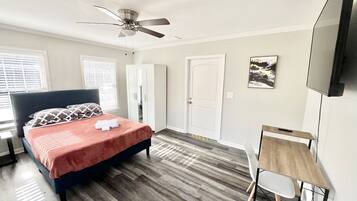 5 sovrum, skrivbord, strykjärn/strykbräda och gratis wi-fi