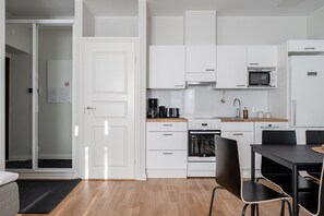 Exklusiv lÀgenhet | Eget kök | Stort kylskÄp, mikrovÄgsugn, ugn och spishÀll