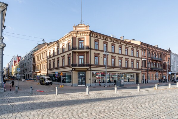 Front of property - Main Square Renovated Apt, Sauna and Parking (Tampere)