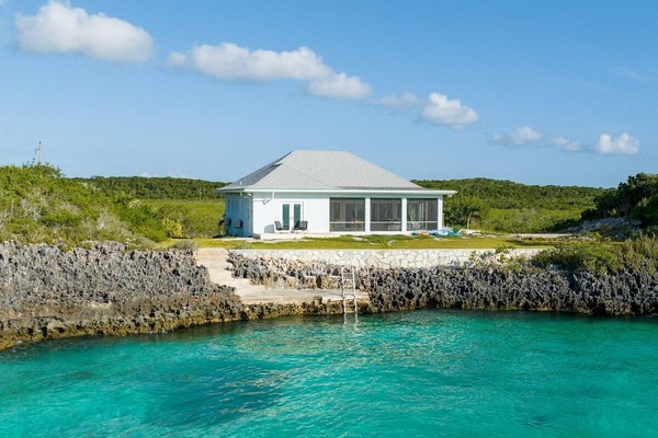 Welcome to Bella Mer, new luxury home on a
secluded Caribbean cove.
