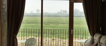 Thames Cottage, Old Mill Farm, Cotswold Water Park