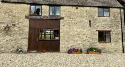 Thames Cottage, Old Mill Farm, Cotswold Water Park