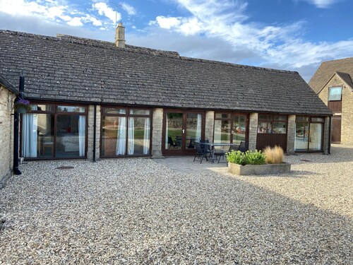 Stable Cottage, Old Mill Farm, Cotswold Water Park