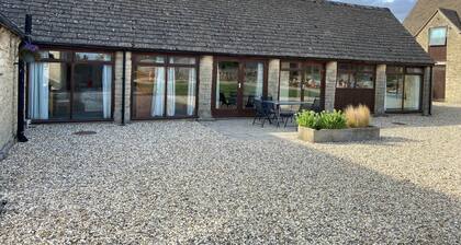 Stable Cottage, Old Mill Farm, Cotswold Water Park